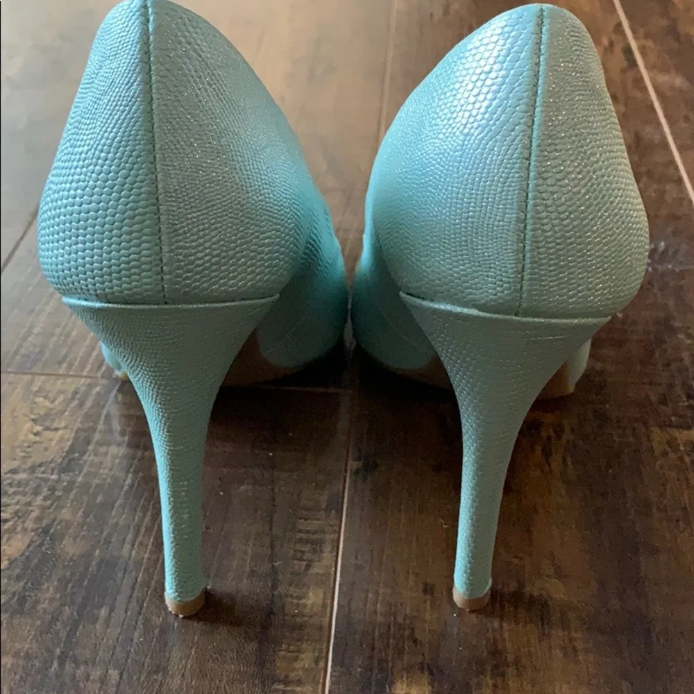 Cosmopolitan Pumps - Picture 3 of 5